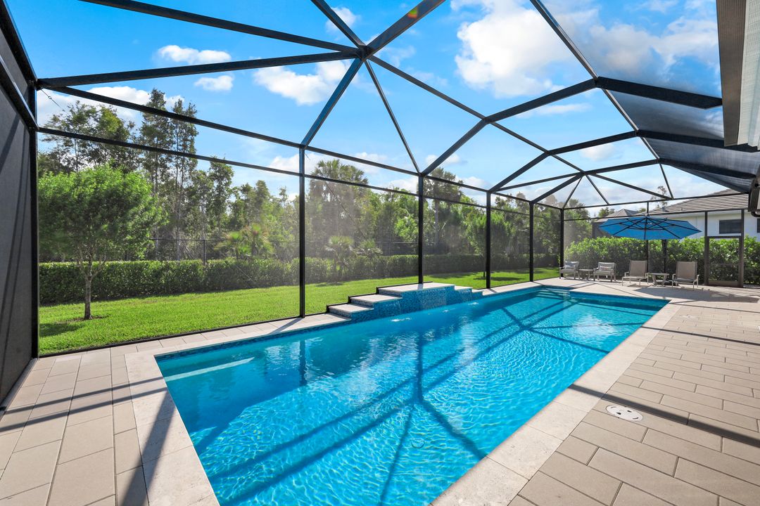 8959 Redonda Dr, Naples, FL 34114