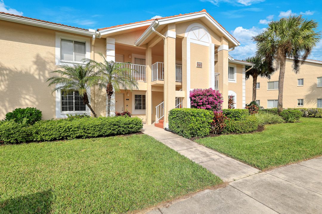 7818 Emerald Cir #103, Naples, FL 34109