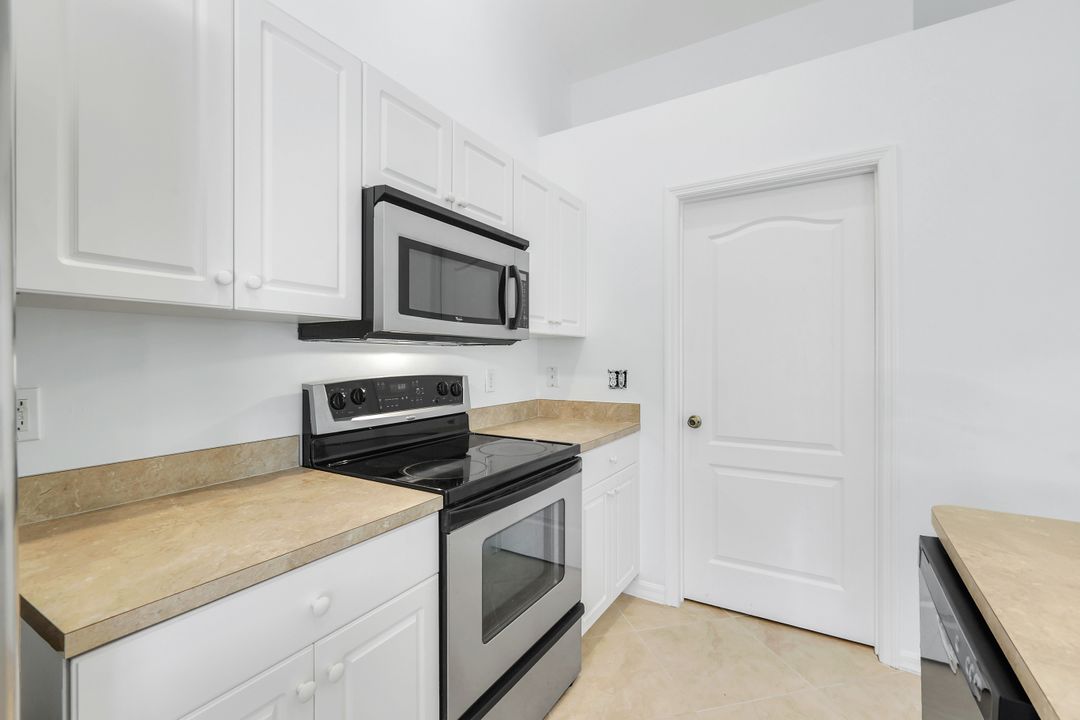 1706 NE 2nd Pl, Cape Coral, FL 33909