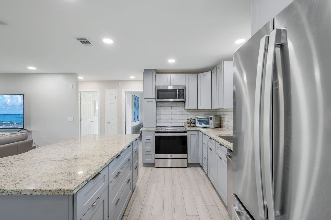 5614 De Soto Ct, Cape Coral, FL 33904