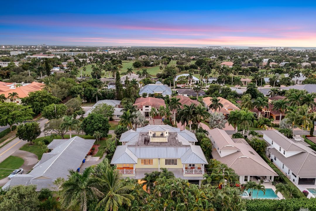 699 Fairway Terrace, Naples, FL 34103