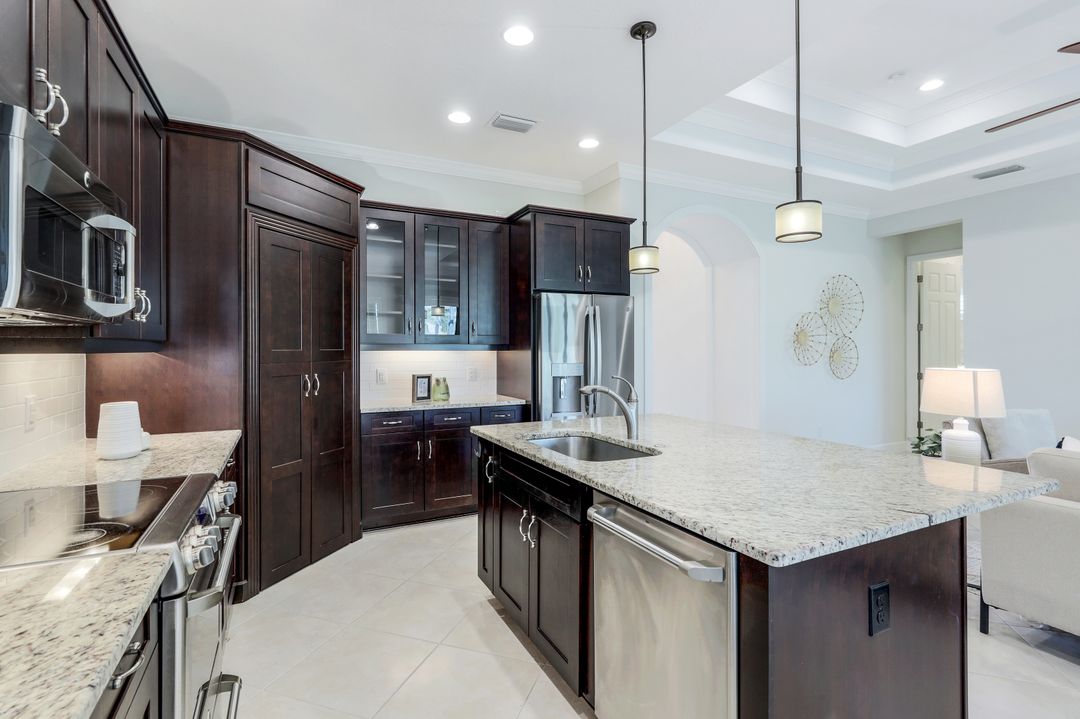 9096 Isla Bella Cir, Bonita Springs, FL 34135