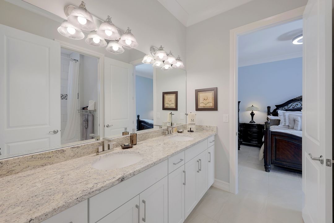 6177 Megans Bay Dr, Naples, FL 34112