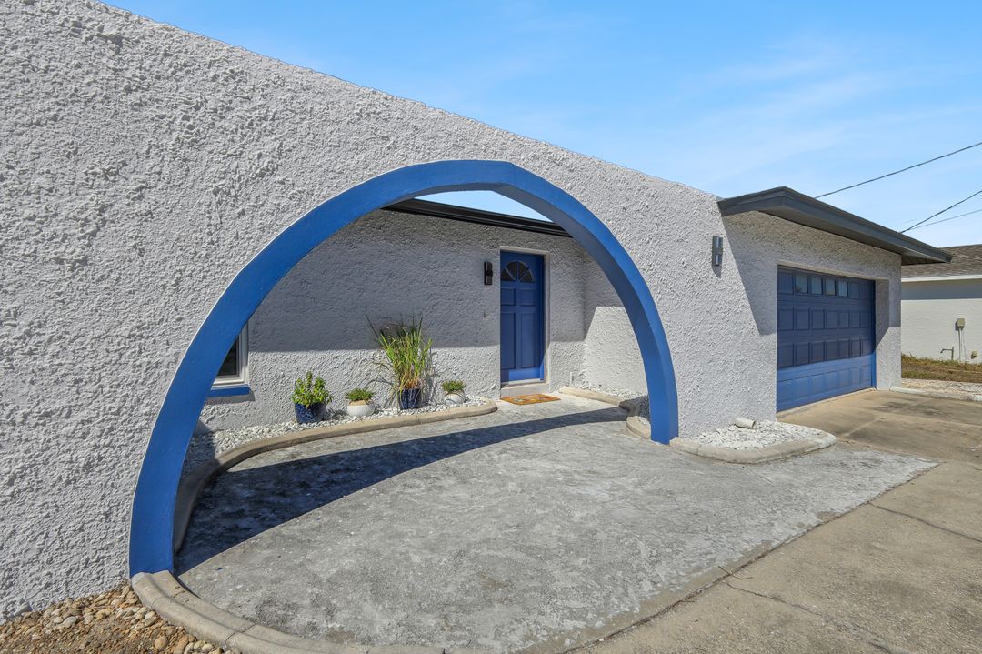 3926 Country Club Blvd, Cape Coral, FL 33904