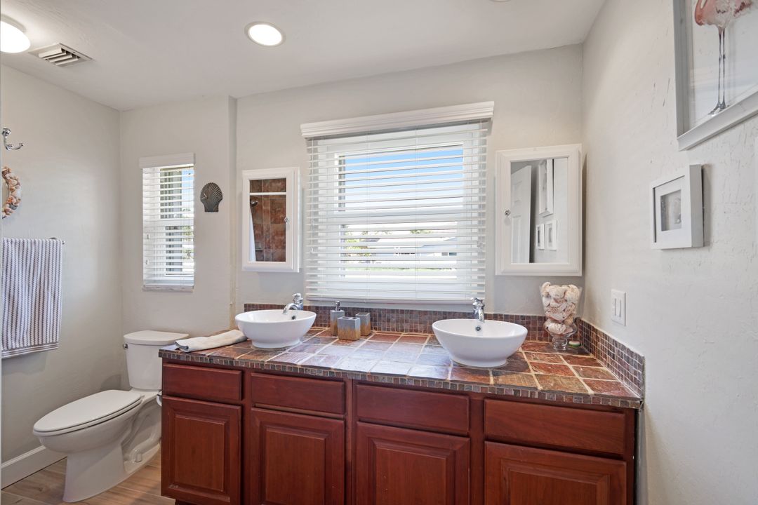 5234 Tamiami Ct, Cape Coral, FL 33904