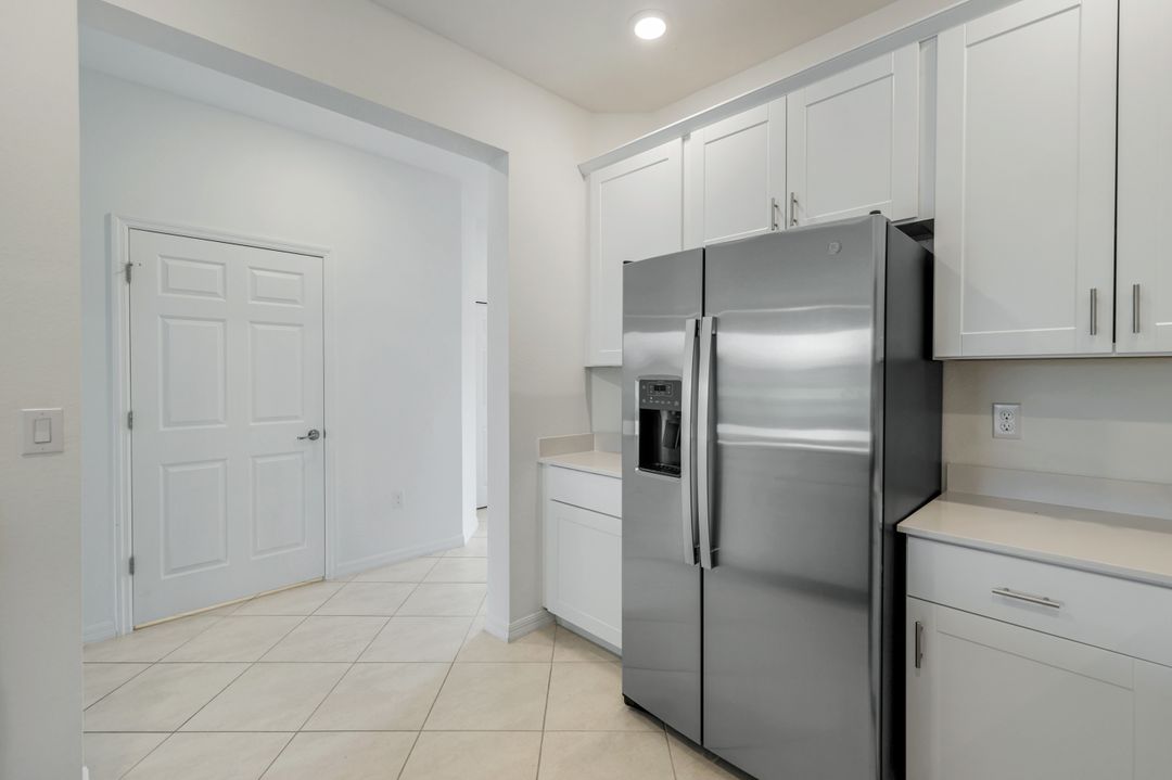 2858 Blossom Wy, Naples, FL 34120