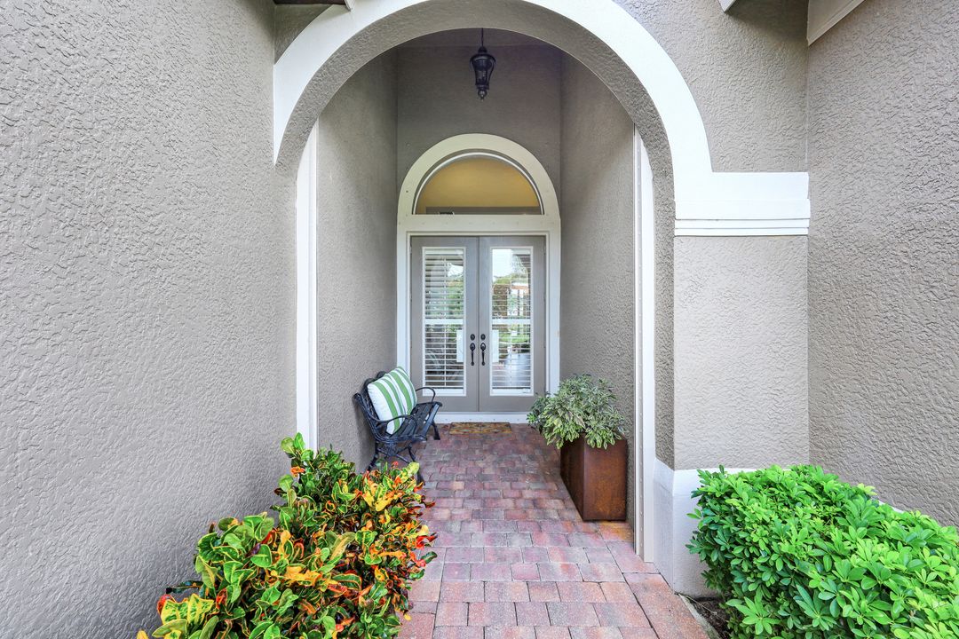 6053 Dogleg Dr, Naples, FL 34113