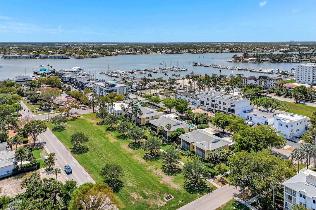 722 Broad Ave S #722, Naples, FL 34102