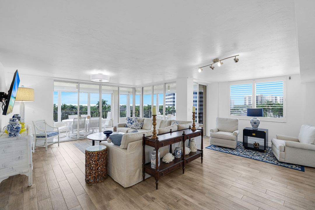 11118 Gulf Shore Dr #A401, Naples, FL 34108