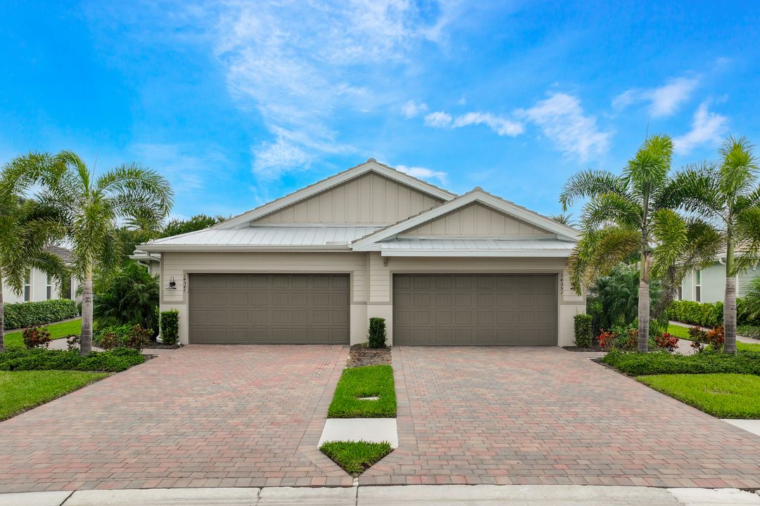 14551 Edgewater Cir, Naples, FL 34114