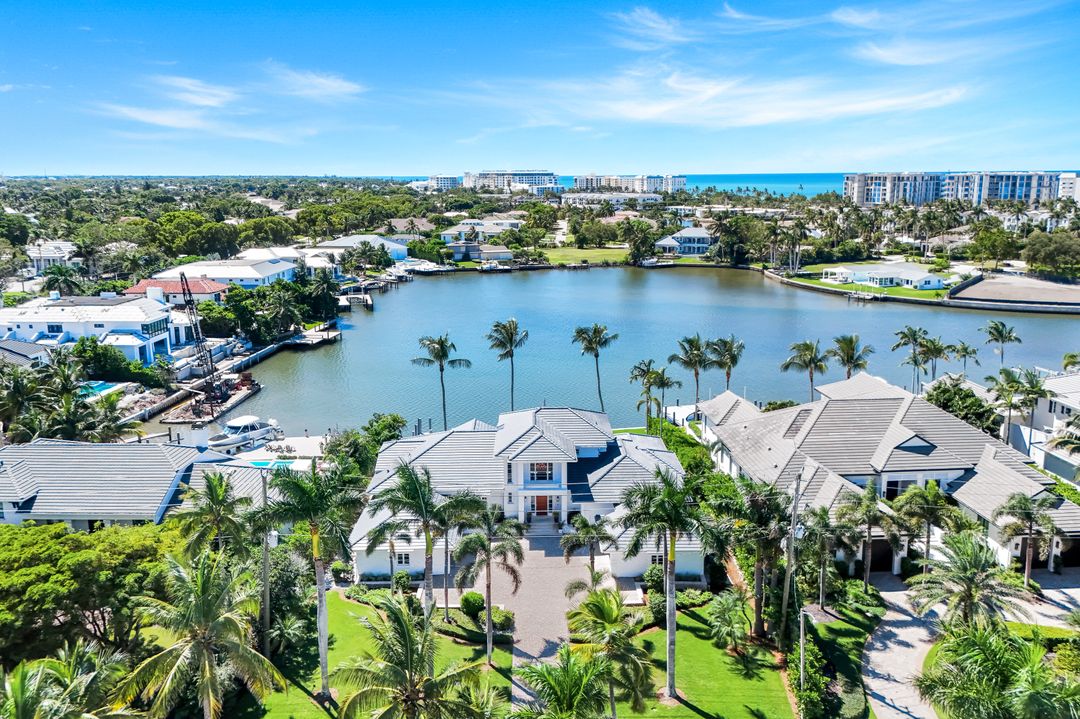 400 Springline Dr, Naples, FL 34102