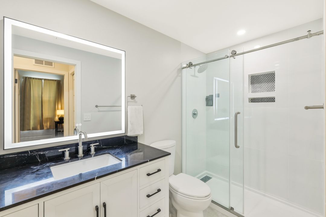 5717 Lago Villaggio Way, Naples, FL 34104