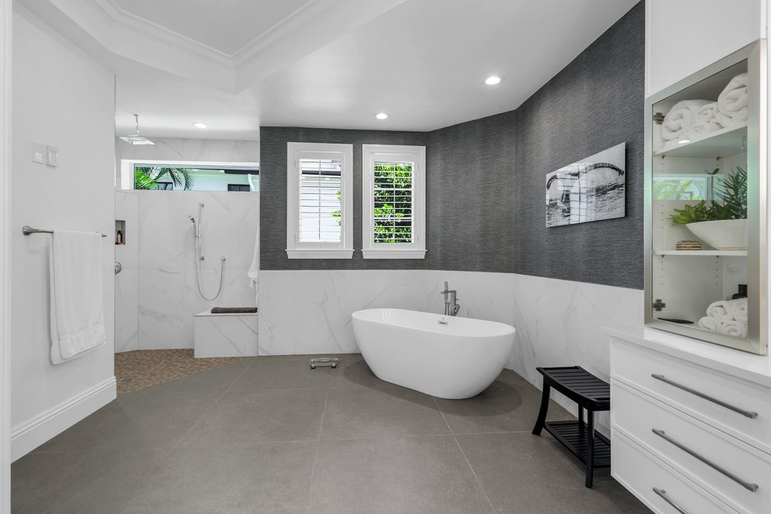 400 Springline Dr, Naples, FL 34102