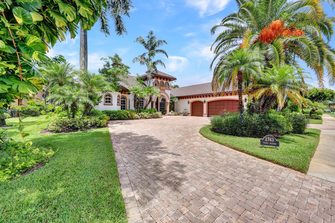 2743 Olde Cypress Dr, Naples, FL 34119