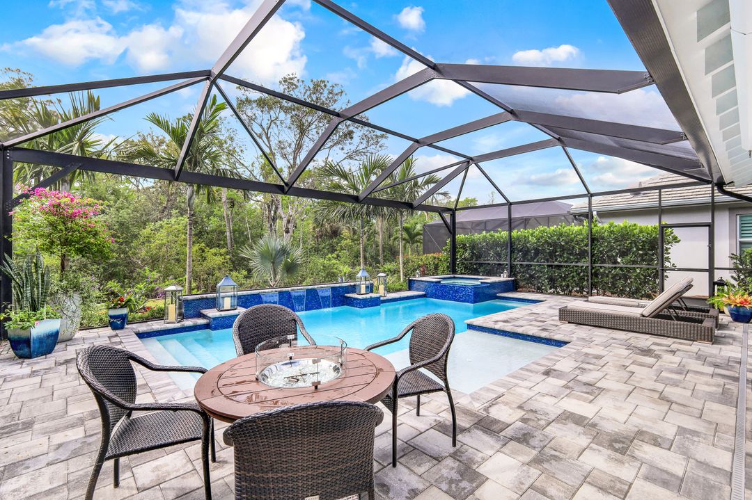 6323 Antigua Way, Naples, FL 34112