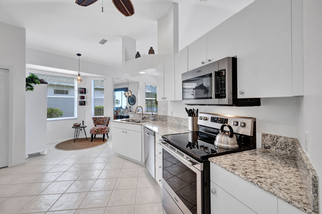484 Crossfield Cir, Naples, FL 34104
