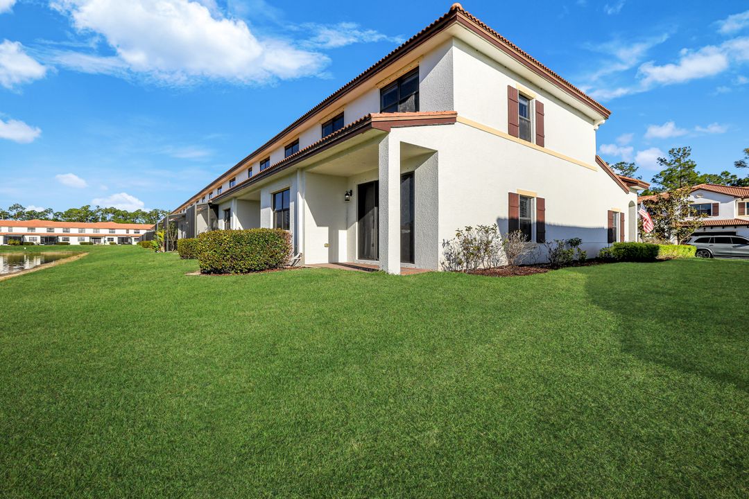 7918 Bristol Cir, Naples, FL 34120