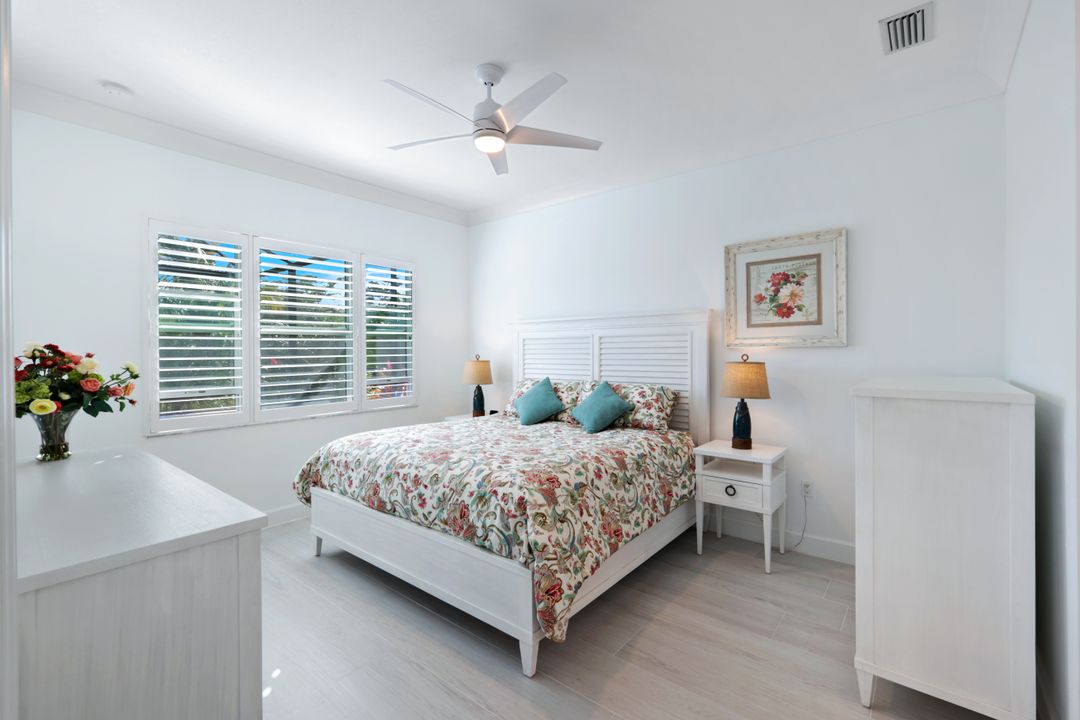 11555 Jacaranda Dr, Naples, FL 34120