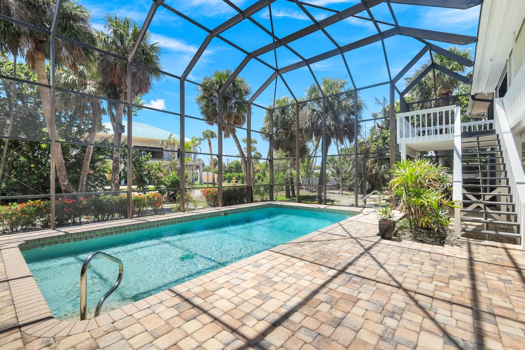 1043 Blue Heron Dr, Sanibel, FL 33957