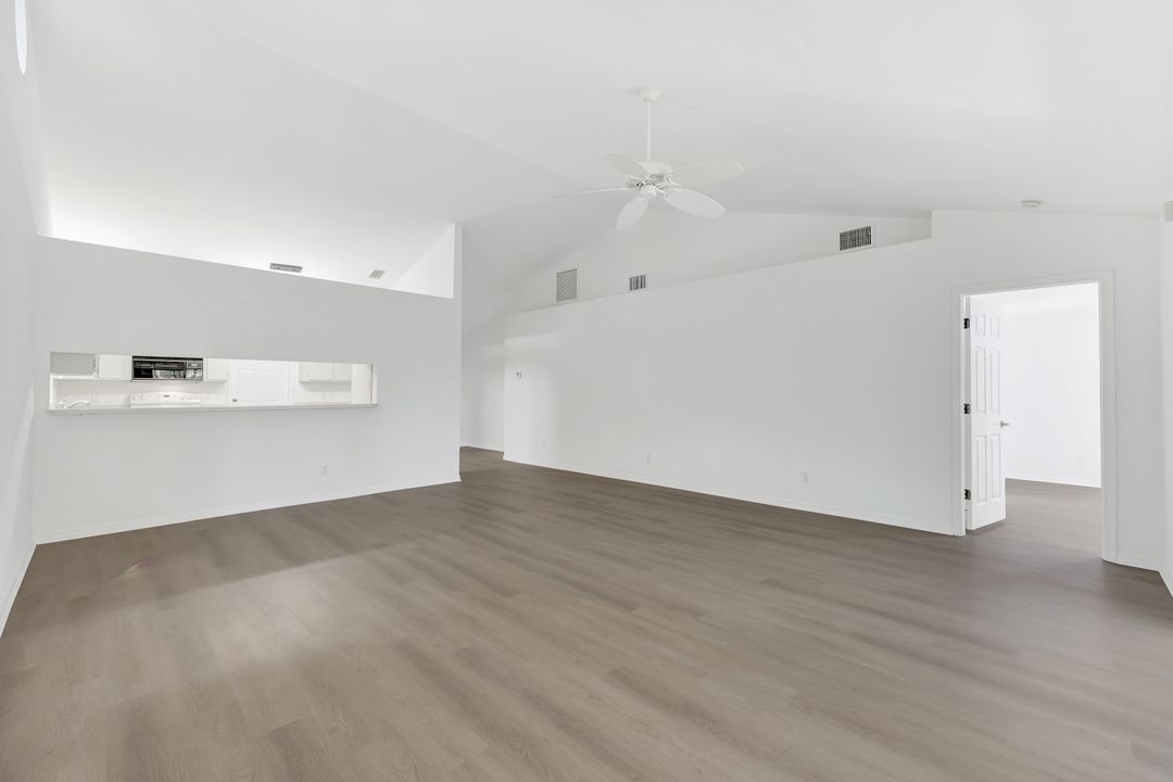 812 102nd Ave N, Naples, FL 34108