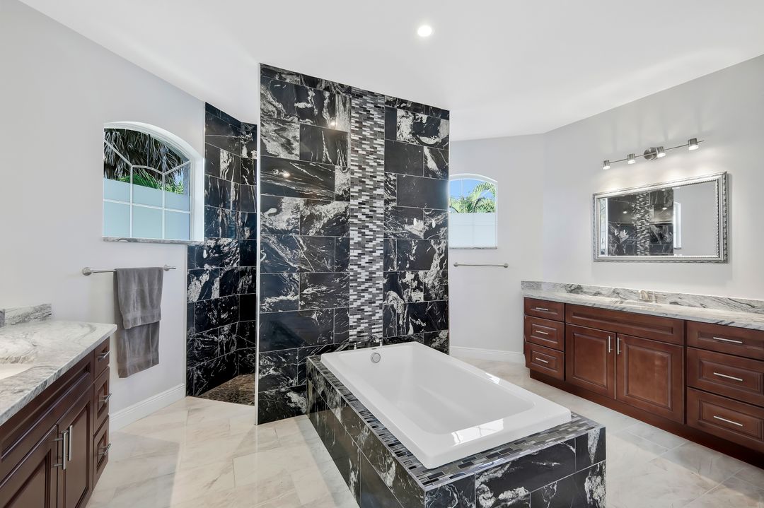 4909 Seville Ct, Cape Coral, FL 33904