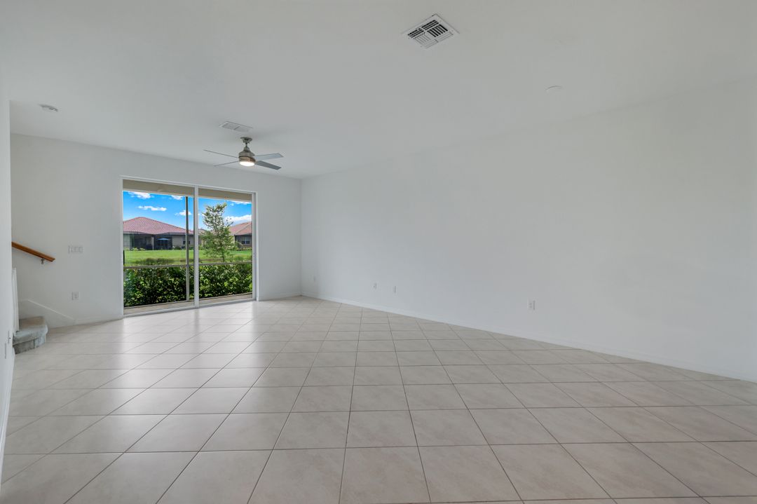 2858 Blossom Wy, Naples, FL 34120