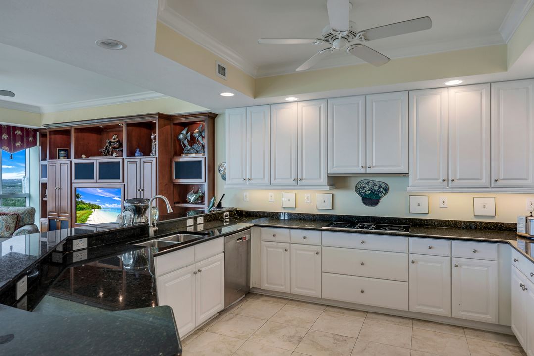 295 Grande Way #1203, Naples, FL 34110