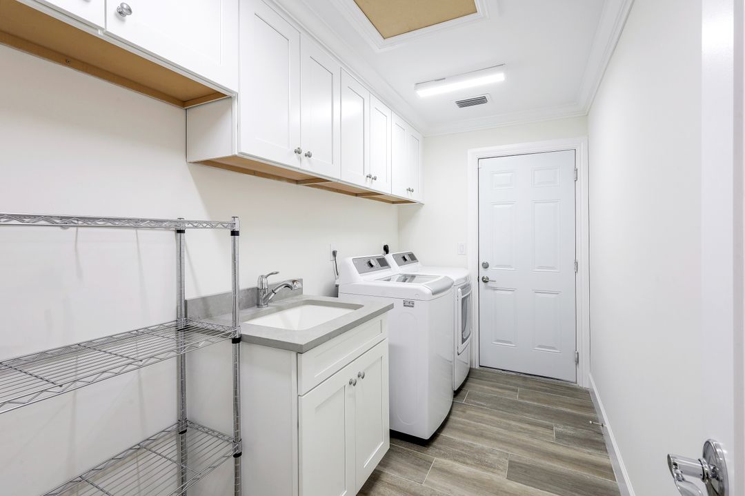 417 Lagoon Ave, Naples, FL 34108