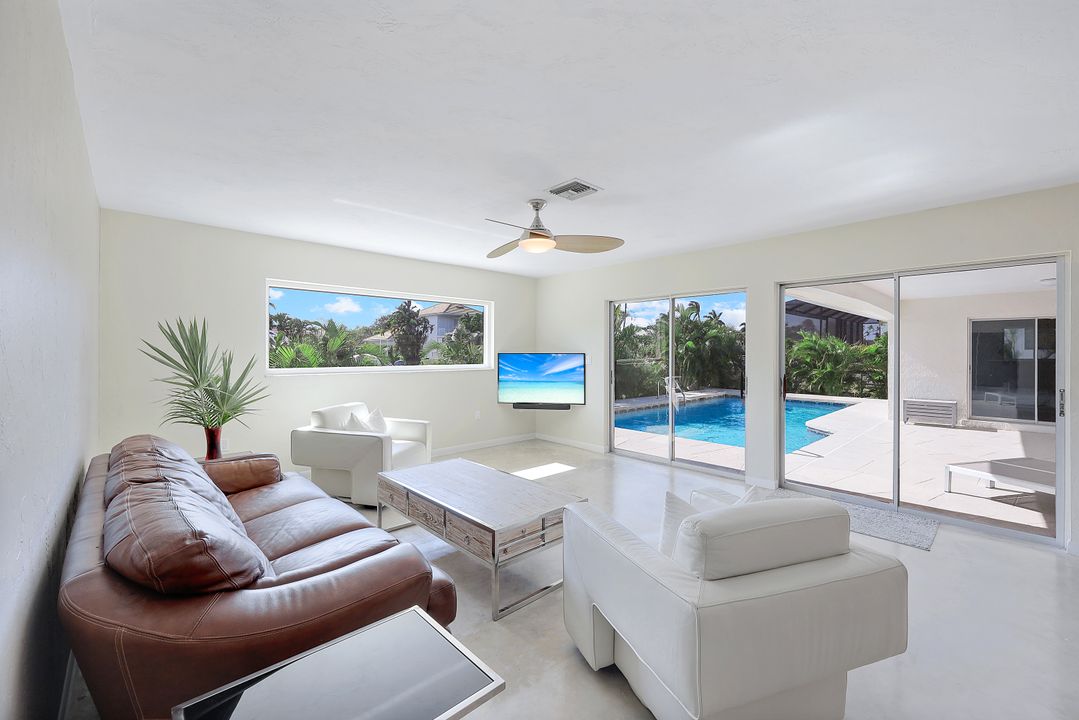 318 Grapewood Ct, Marco Island, FL 34145