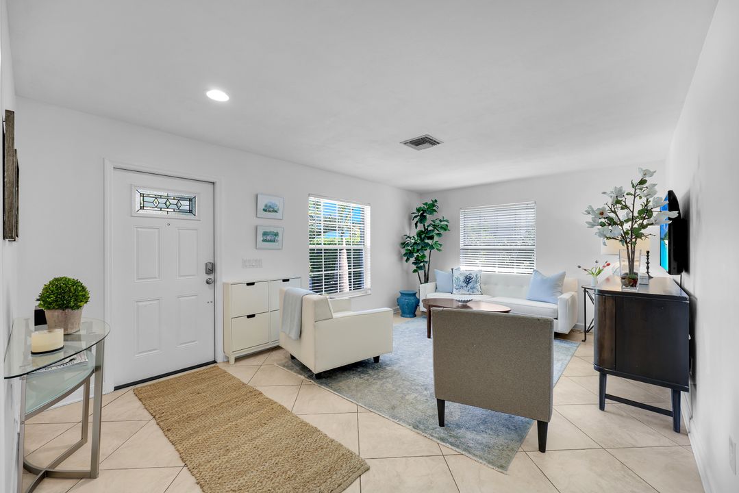 768 96th Ave N, Naples, FL 34108