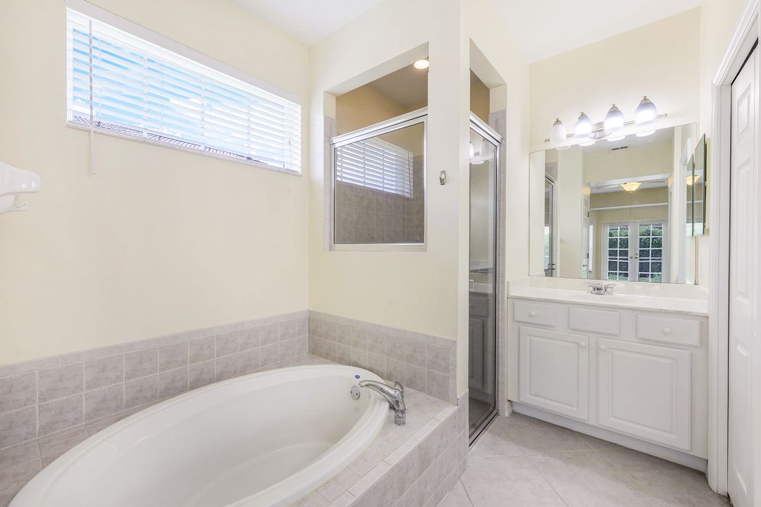 6596 Castlelawn Pl, Naples, FL 34113