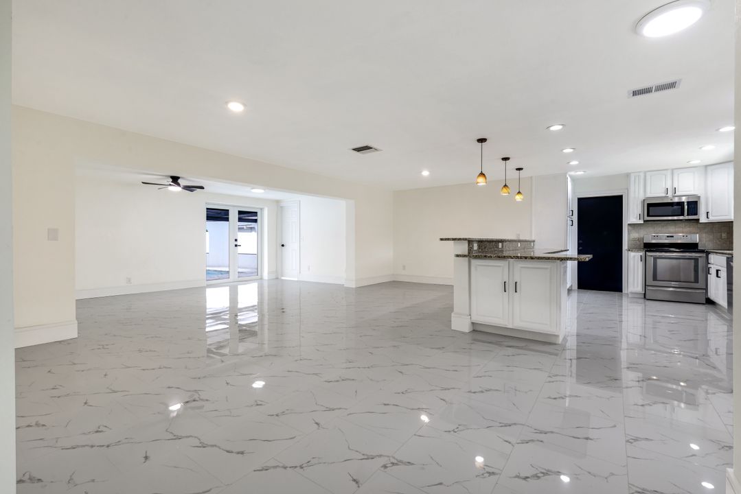 3137 SE 22nd Ave, Cape Coral, FL 33904