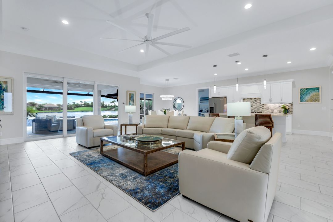 14386 Laguna Spgs Ln, Naples, FL 34114