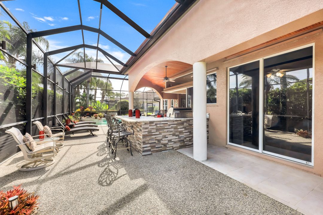 5926 Amberwood Dr, Naples, FL 34110