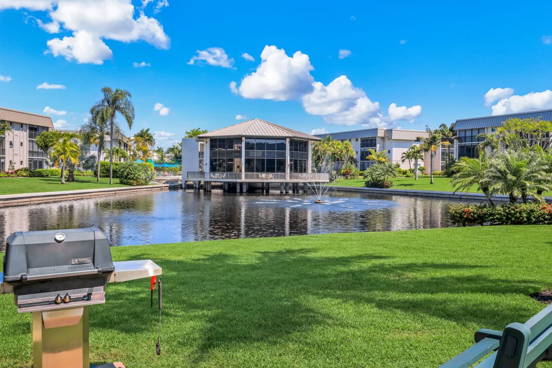 788 Park Shore Dr #E20, Naples, FL 34103