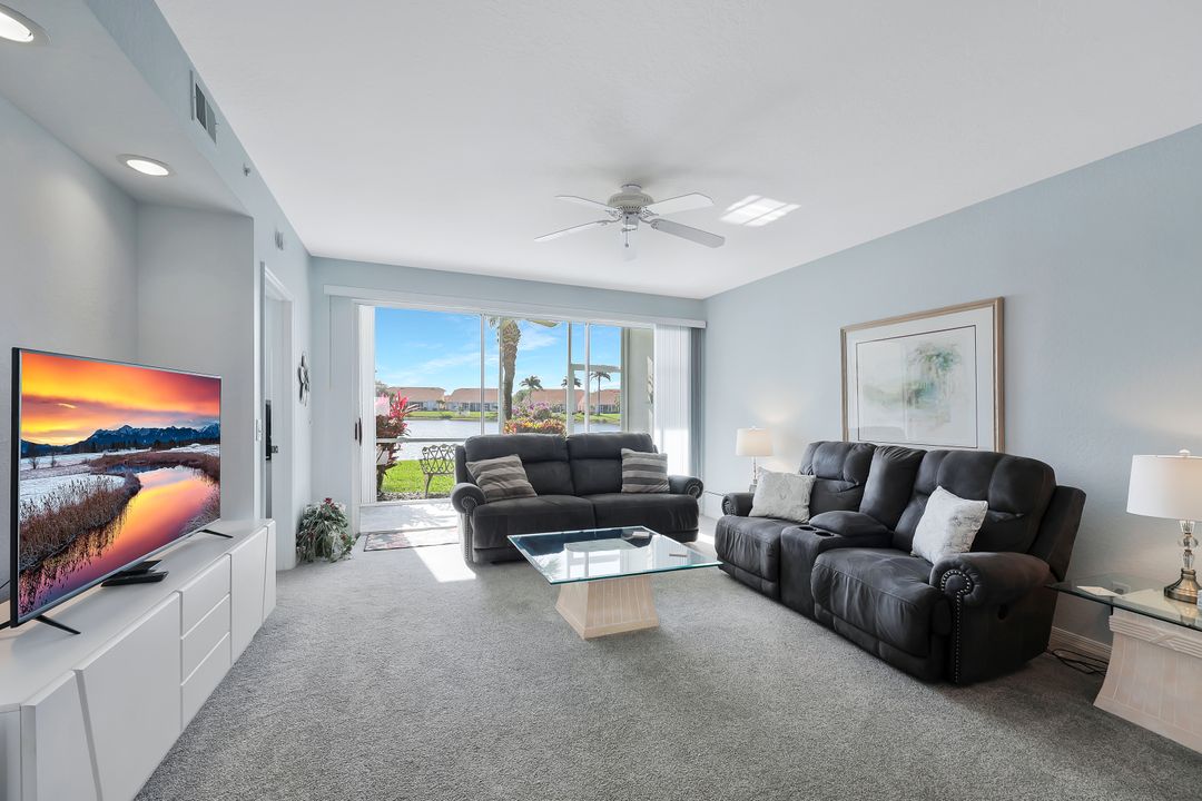186 Gabriel Cir #9, Naples, FL 34104
