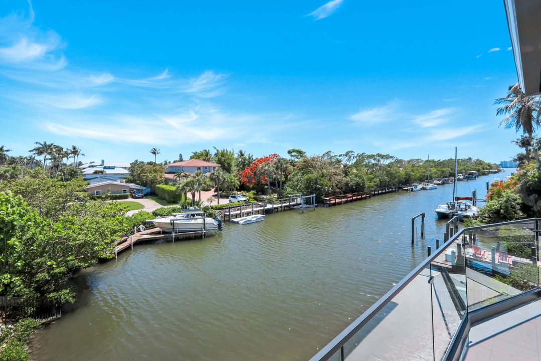 1690 Chesapeake Ave, Naples, FL 34102