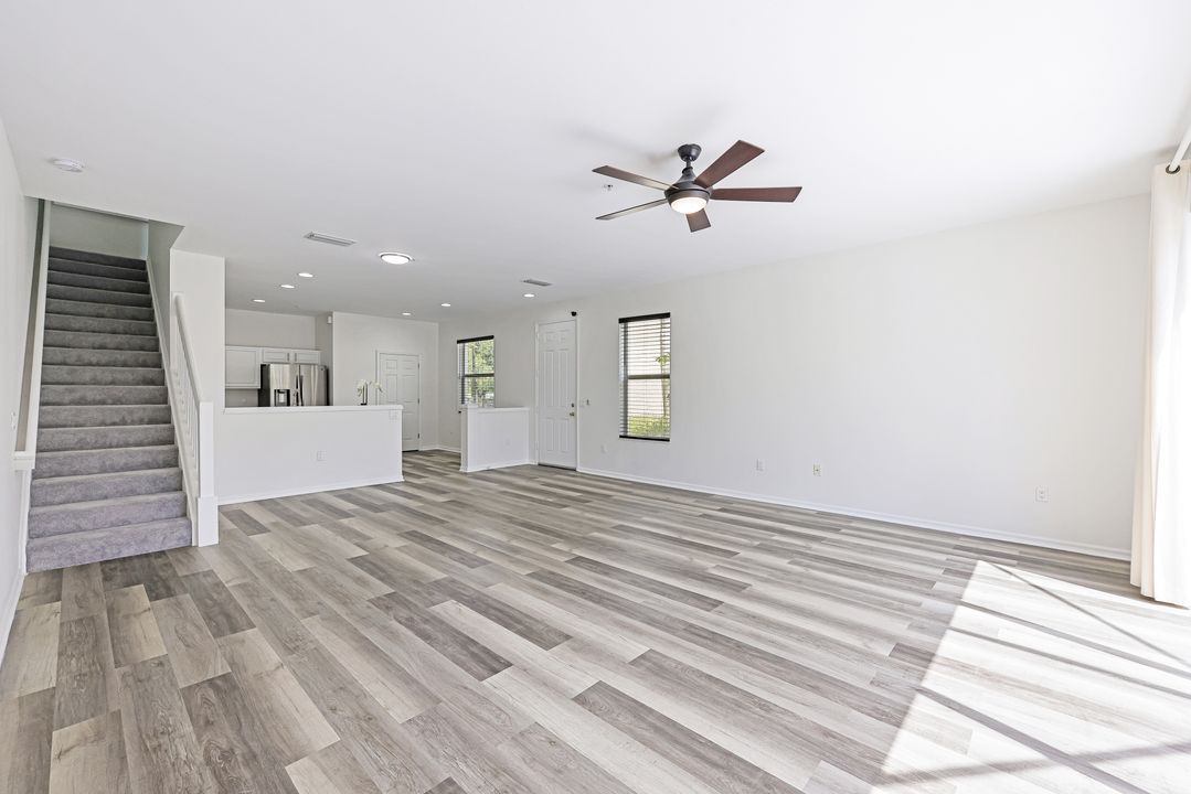 1152 Oxford Ln, Naples, FL 34105