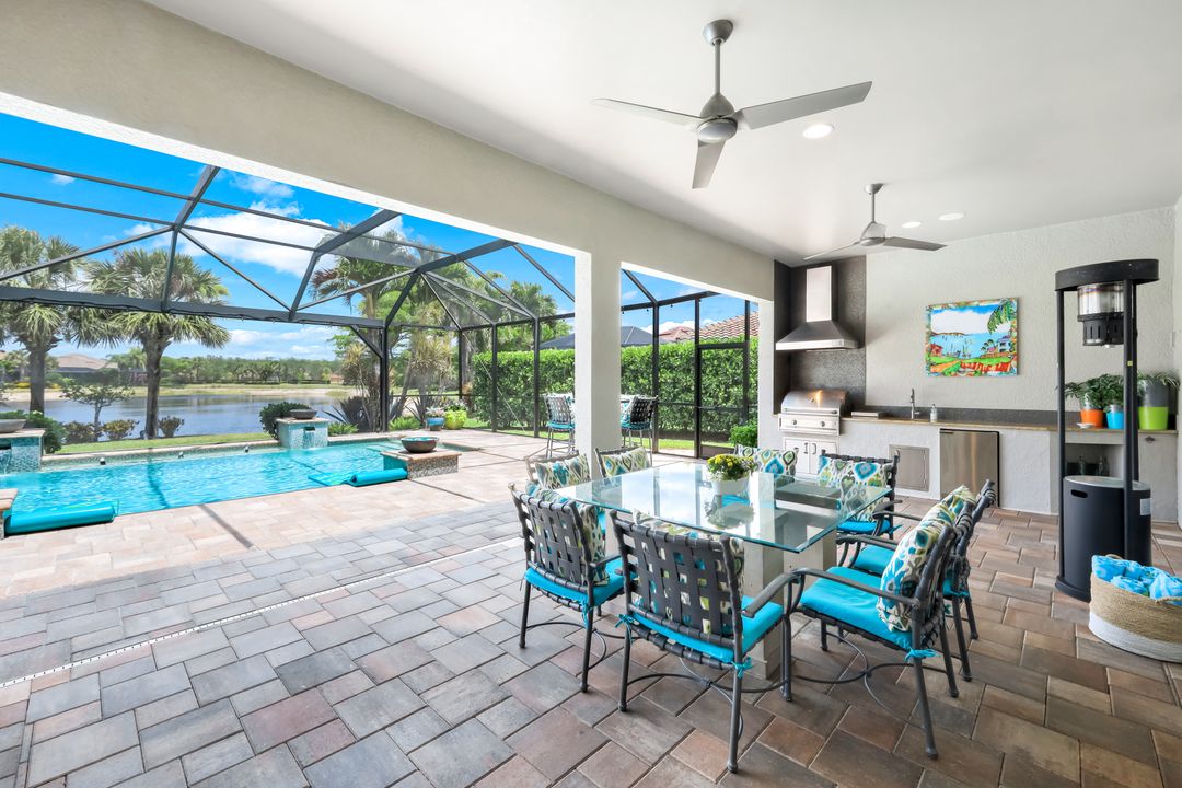 9052 Graphite Cir, Naples, FL 34120