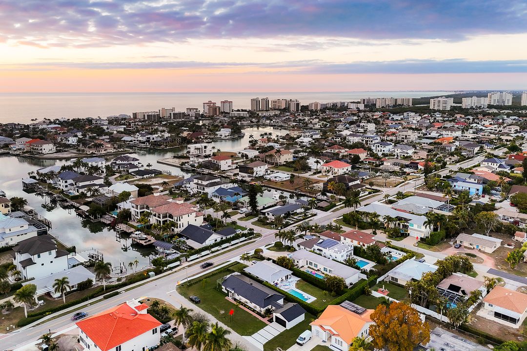 10002 Vanderbilt Dr, Naples, FL 34108