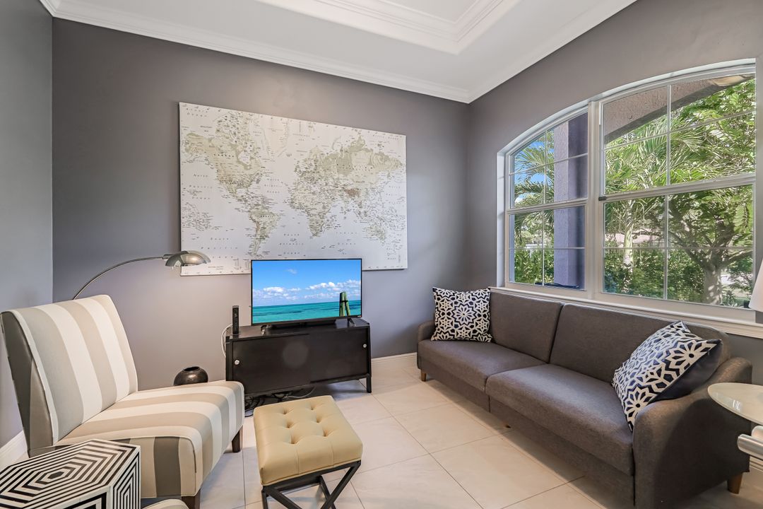 838 95th Ave N, Naples, FL 34108