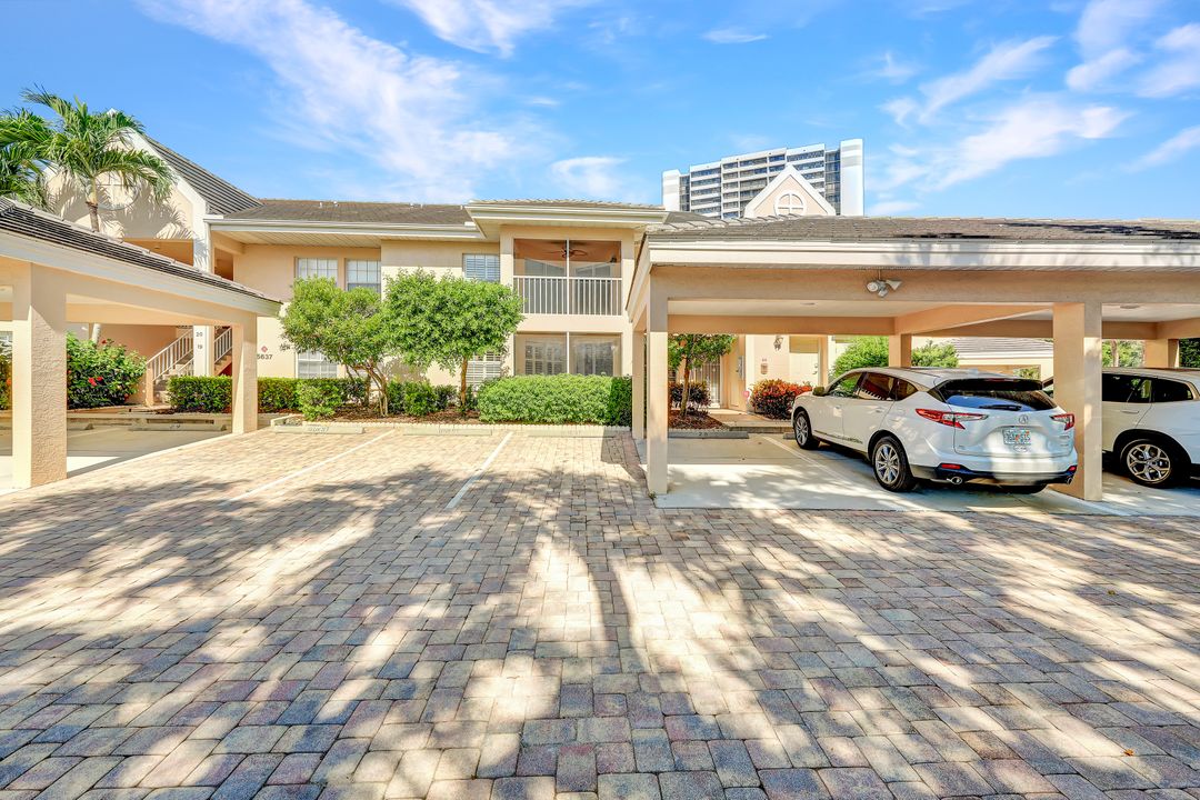 5637 Turtle Bay Dr #17, Naples, FL 34108