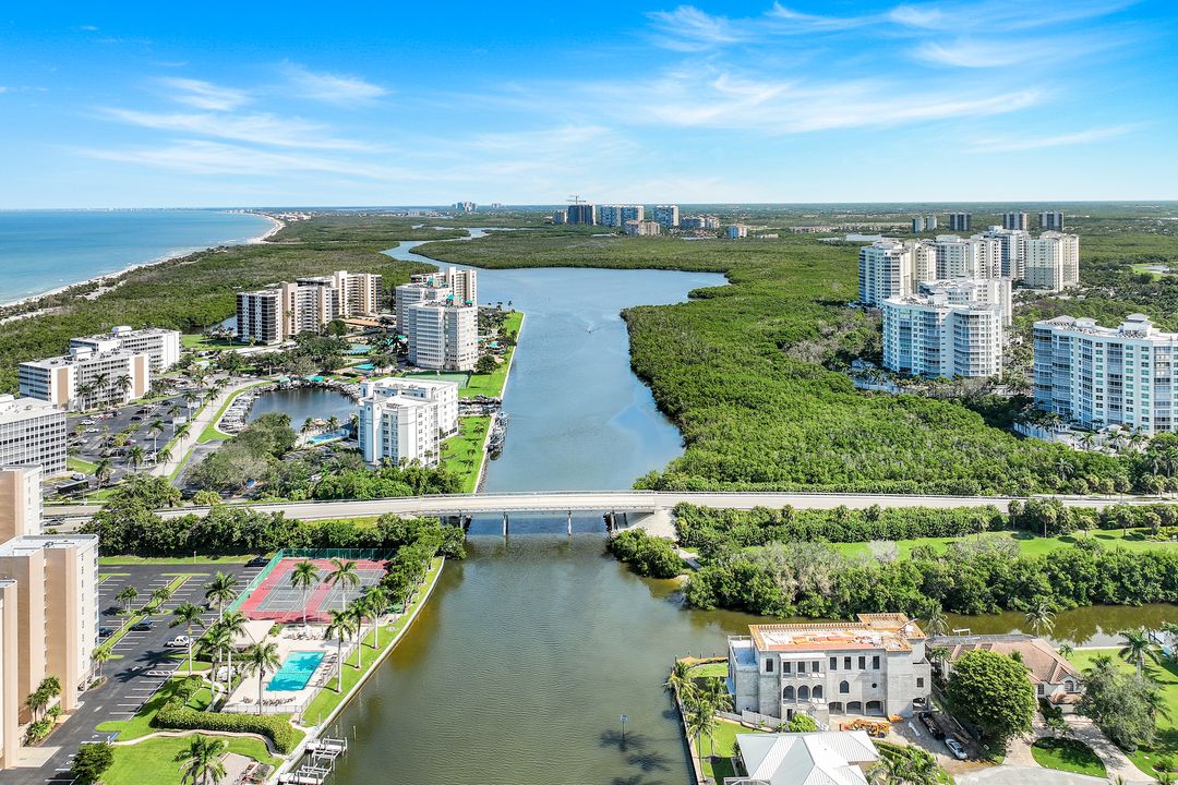 155 Heron Ave, Naples, FL 34108