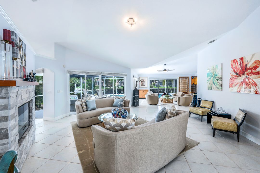 1343 Old Oak Ln, Naples, FL 34110