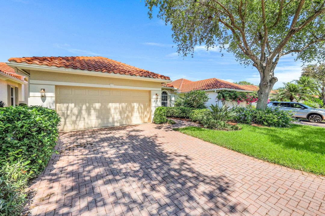 939 Fountain Run, Naples, FL 34119