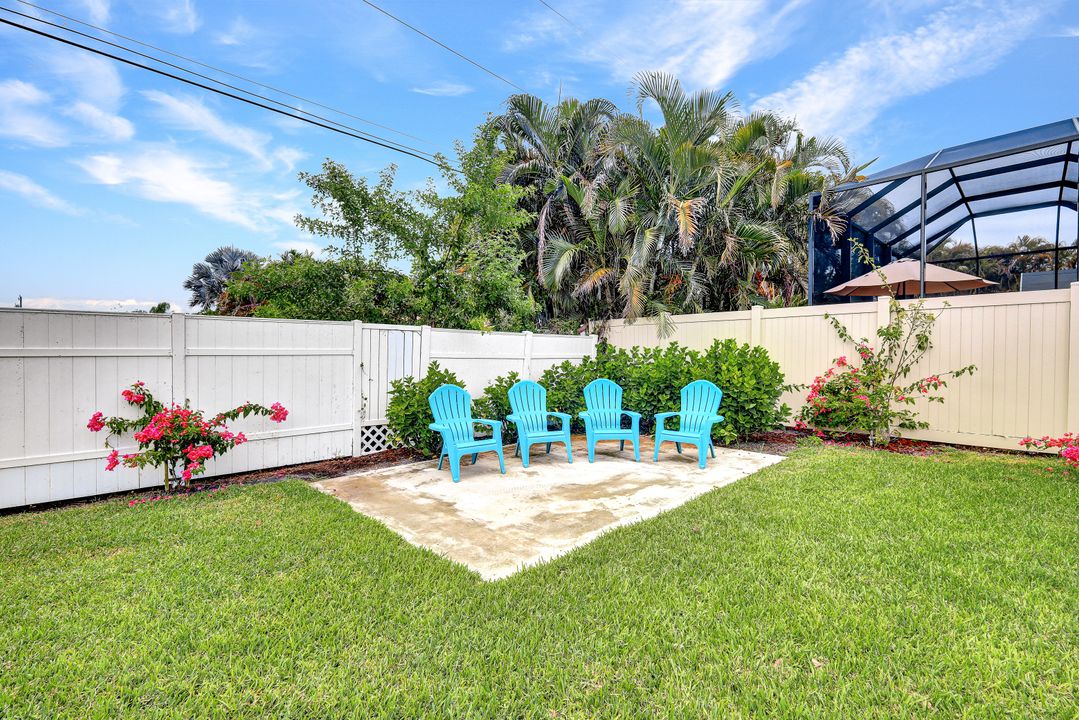 576 93rd Ave N, Naples, FL 34108