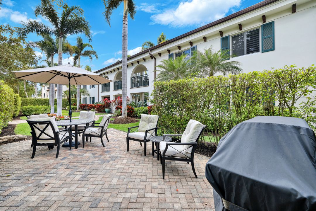 960 7th St S #105, Naples, FL 34102