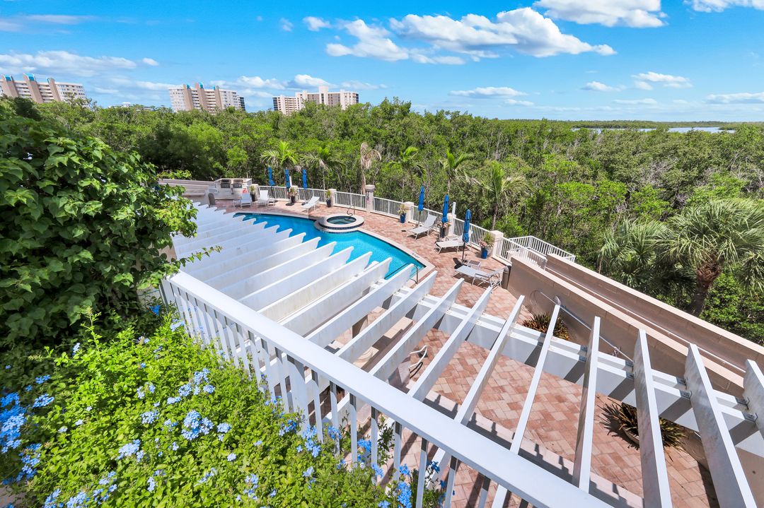 295 Grande Way #104, Naples, FL 34110