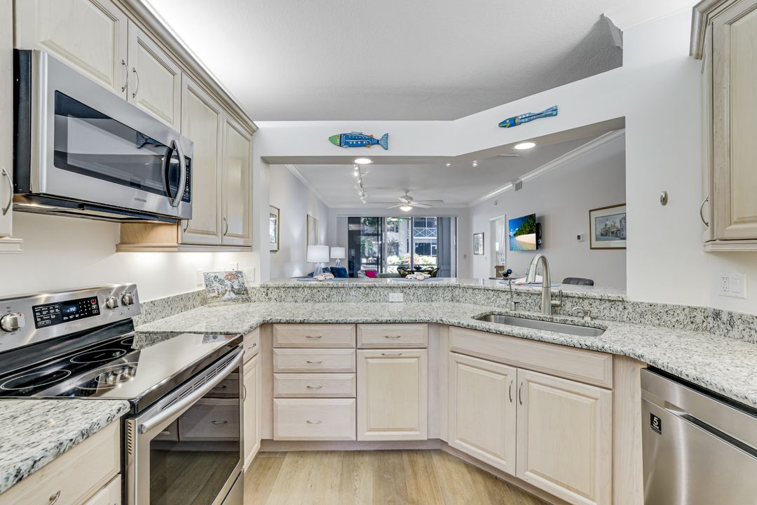 7092 Barrington Cir #102, Naples, FL 34108