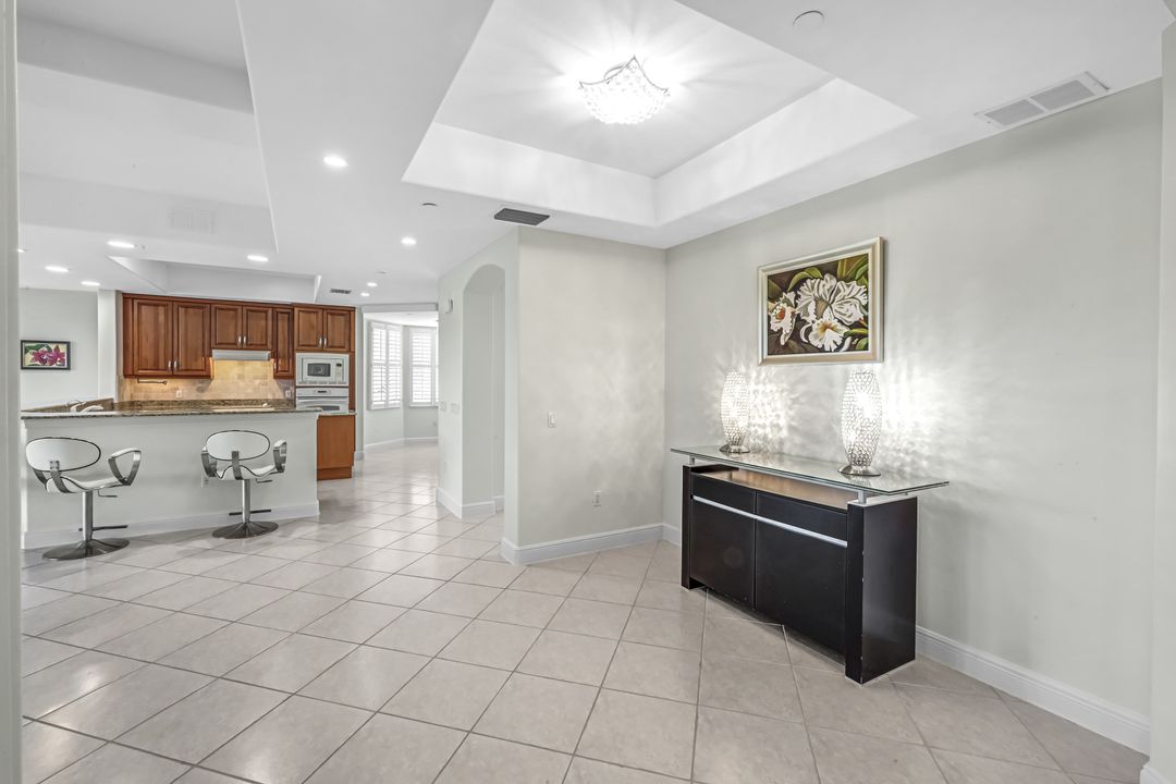 510 Avellino Isles Cir #2202, Naples, FL 34119
